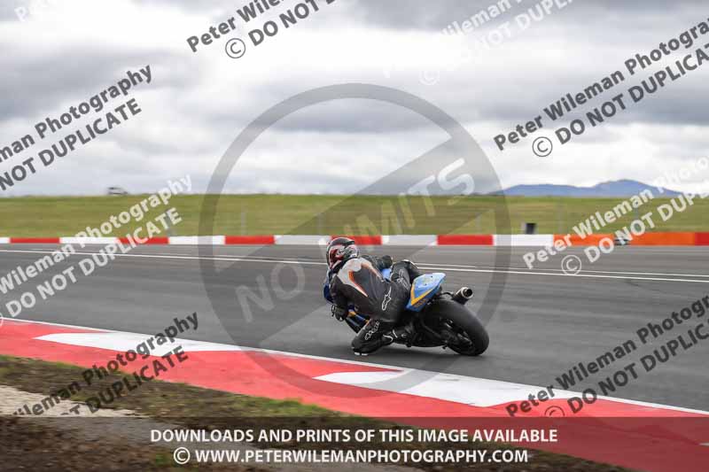 cadwell no limits trackday;cadwell park;cadwell park photographs;cadwell trackday photographs;enduro digital images;event digital images;eventdigitalimages;navarra;no limits trackdays;peter wileman photography;racing digital images;trackday digital images;trackday photos